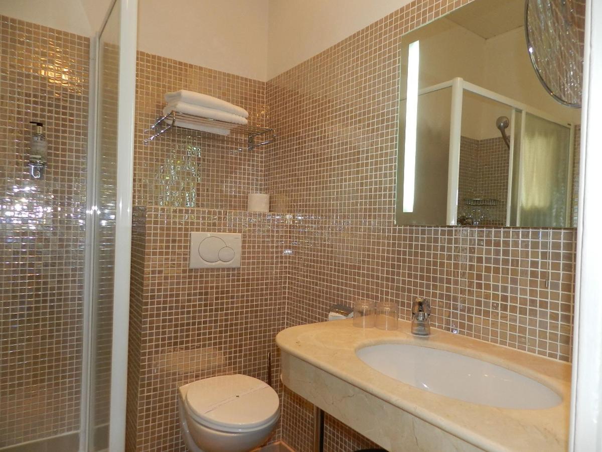 Grand Hotel Moriaz Le Lavandou Esterno foto