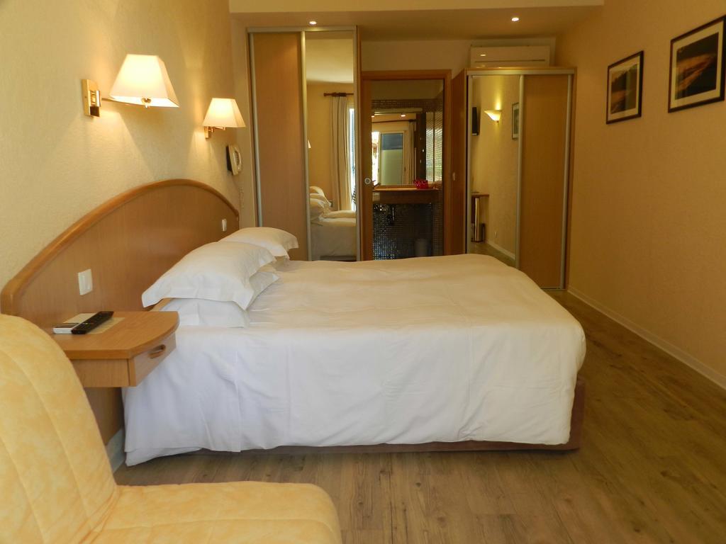 Grand Hotel Moriaz Le Lavandou Esterno foto